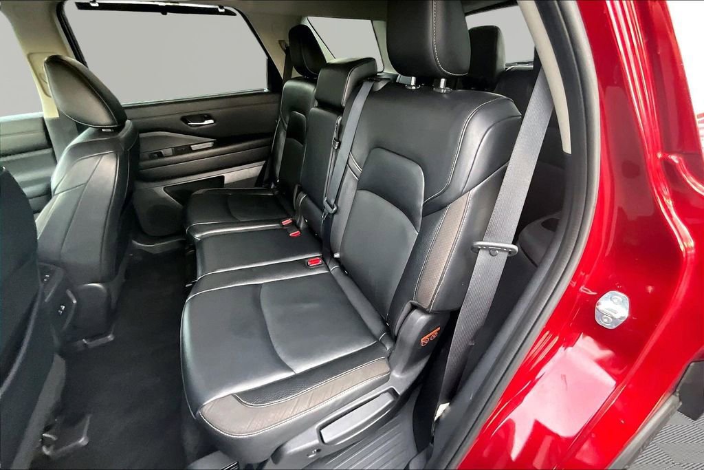 Used 2022 Nissan Pathfinder SL image 16