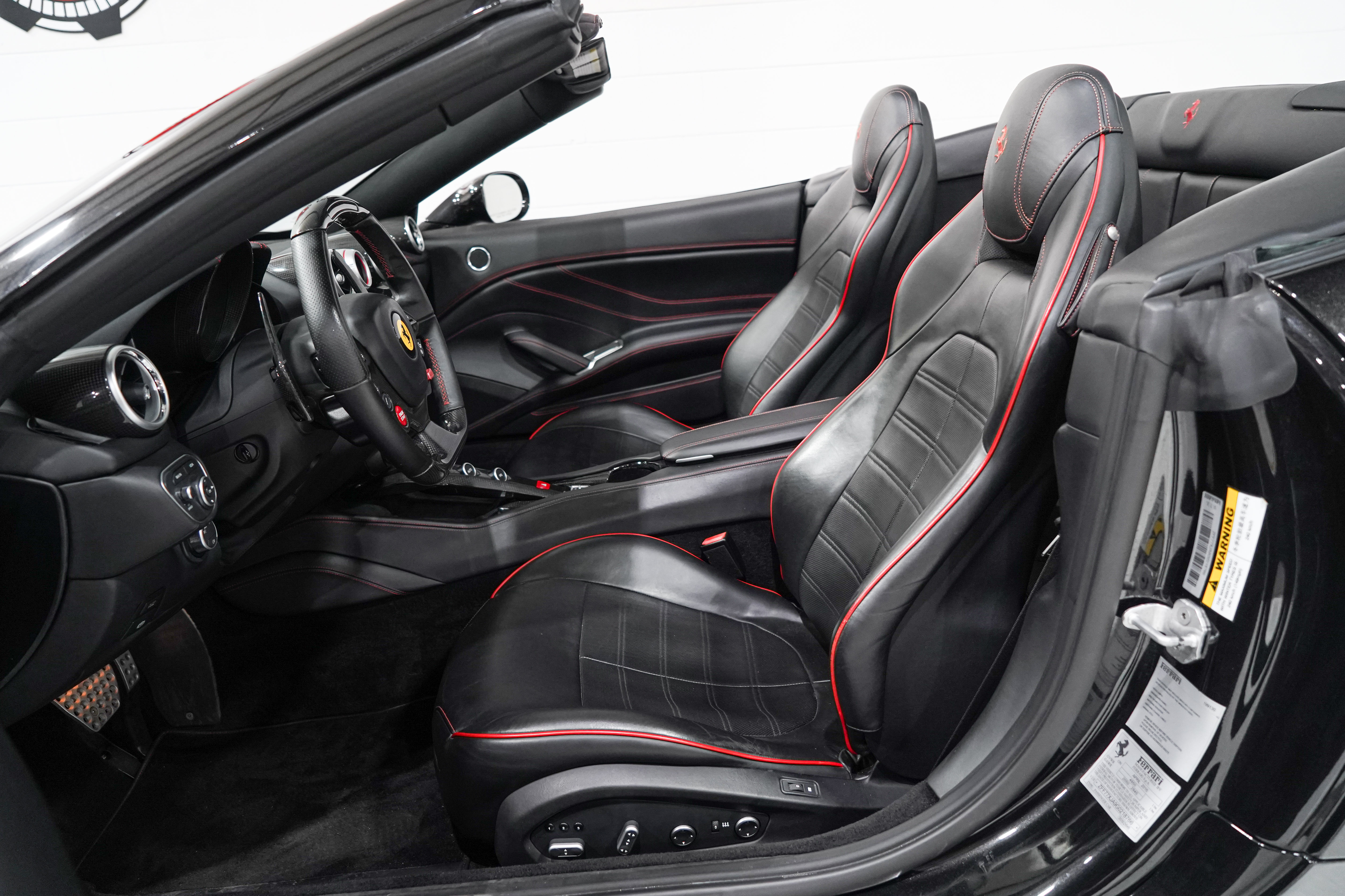 Used 2016 Ferrari California T RWD image 9