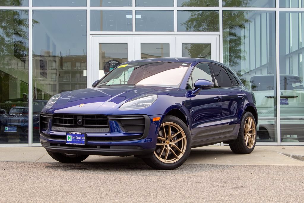 Used 2025 Porsche Macan AWD/4WD image 1