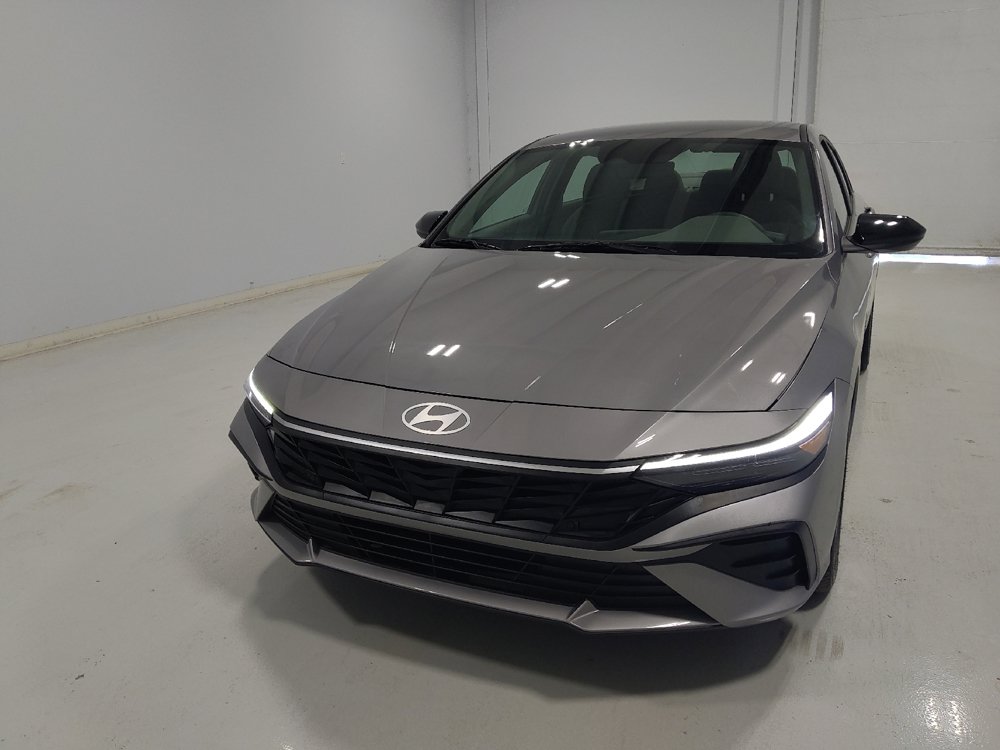 Used 2025 Hyundai Elantra Sport FWD image 15