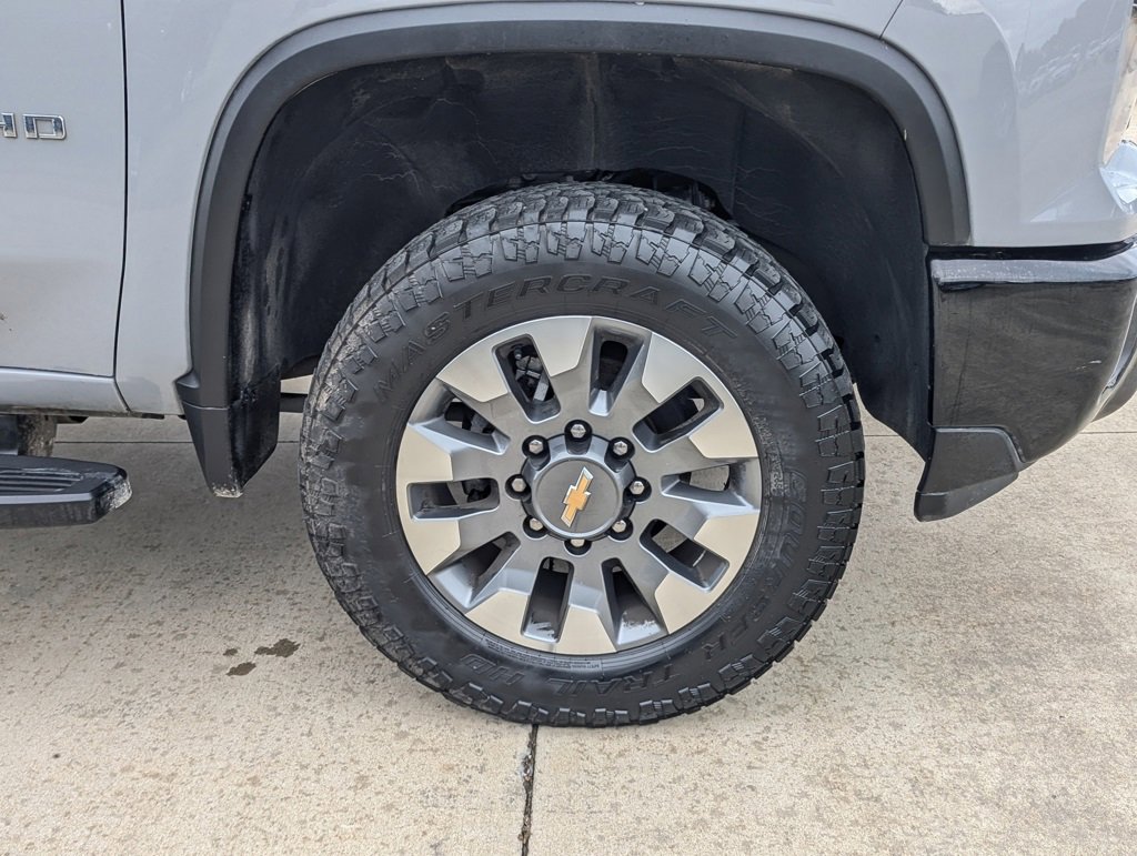 Used 2025 Chevrolet Silverado 2500 Custom w/ Custom Value Package image 22