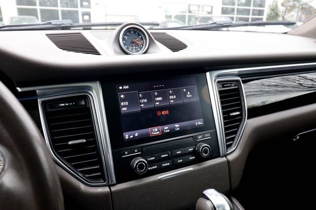 Used 2018 Porsche Macan Base image 53