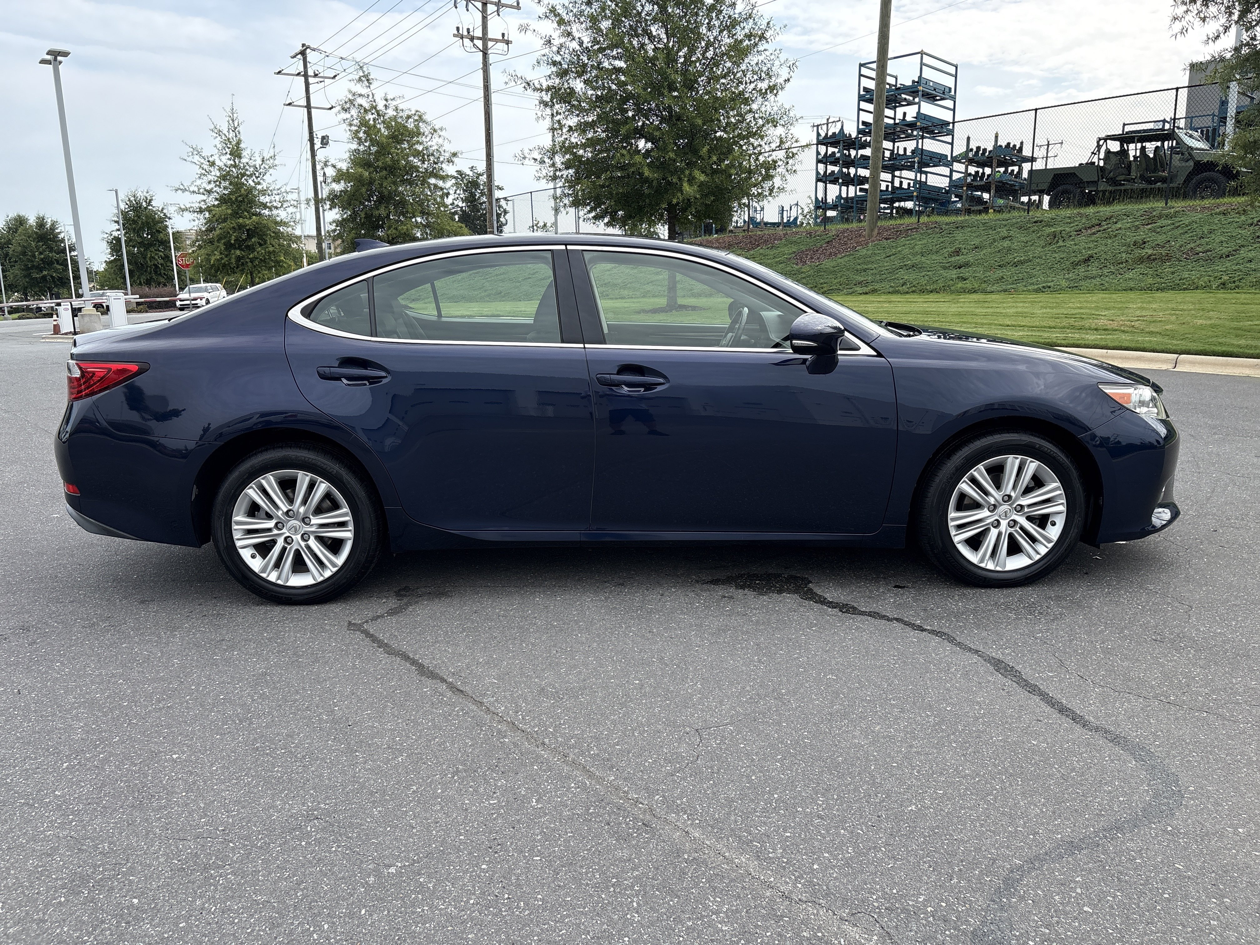 Used 2015 Lexus ES 350 w/ Premium Package FWD image 10