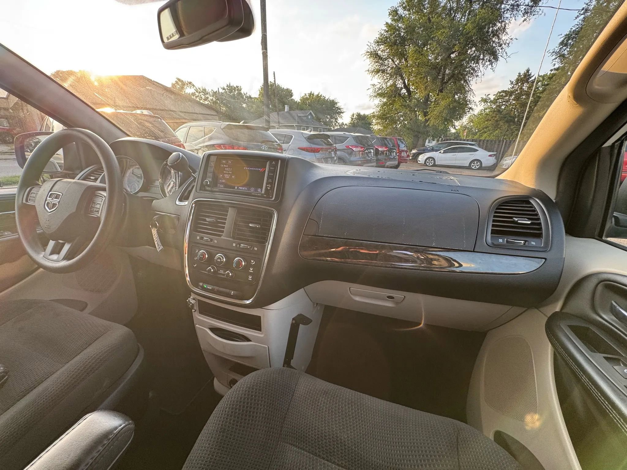 Used 2019 Dodge Grand Caravan SE image 27