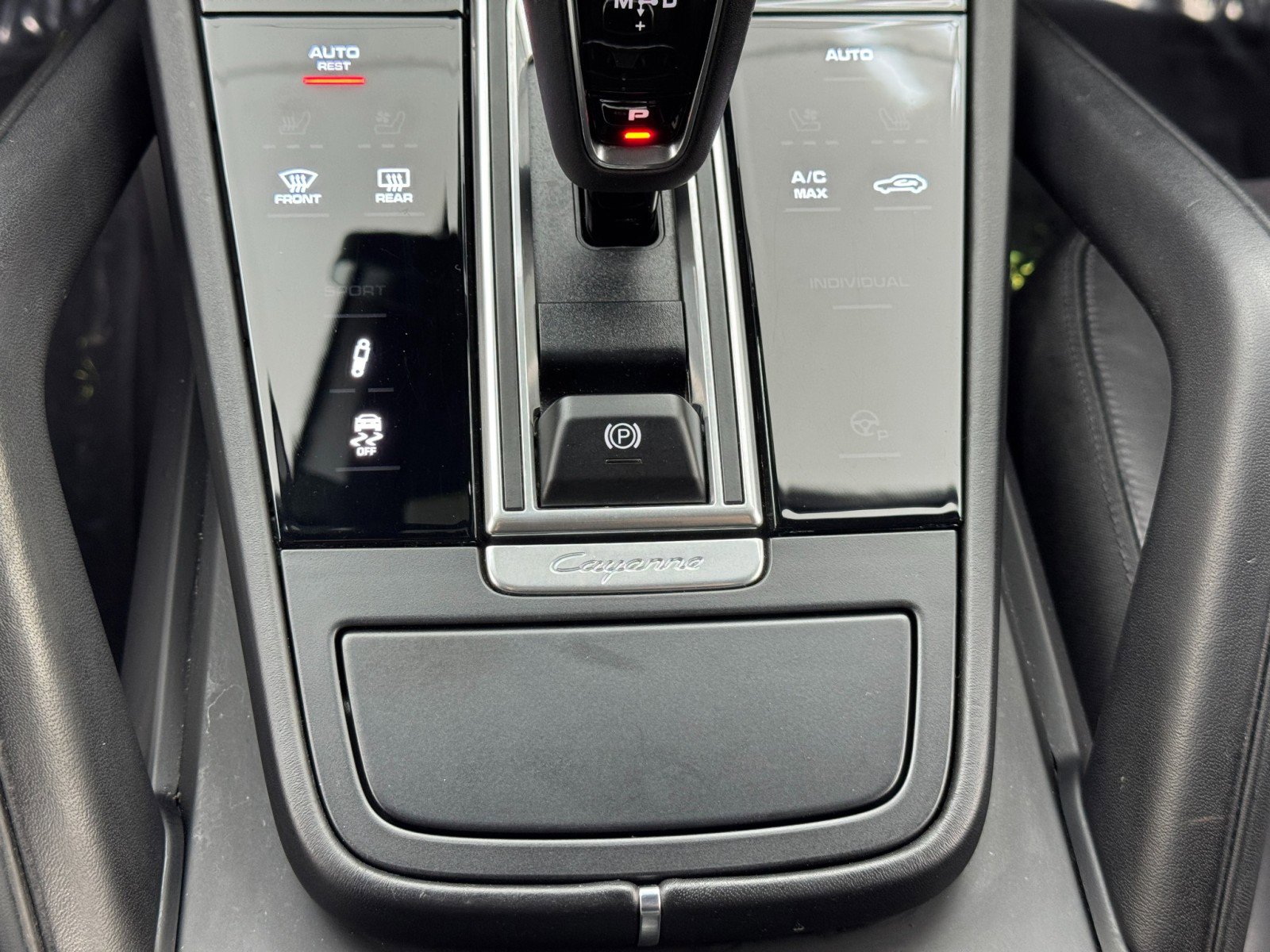 Used 2022 Porsche Cayenne GTS AWD/4WD image 35