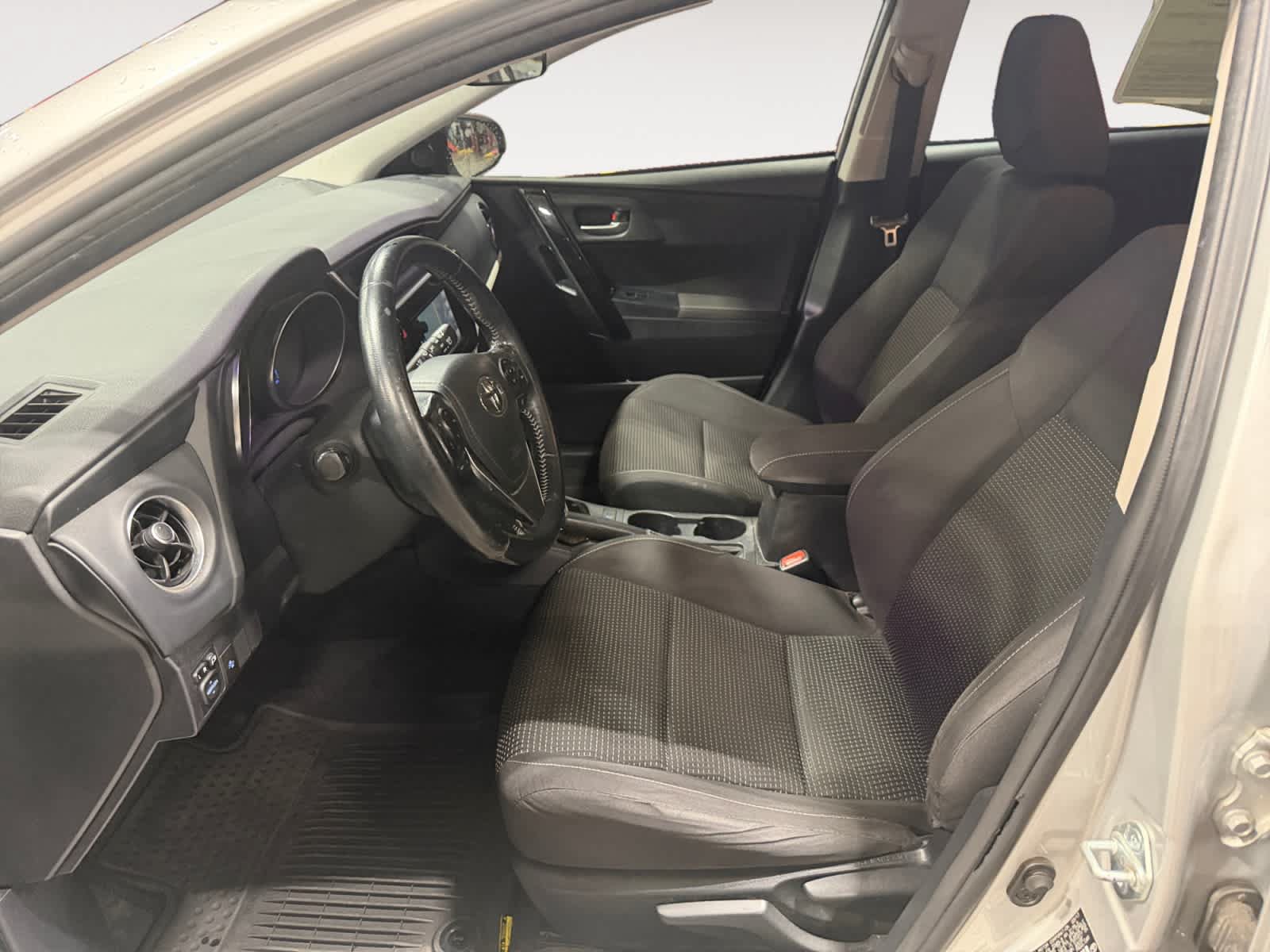Used 2017 Toyota Corolla iM w/ All-Weather Mat Package FWD image 10