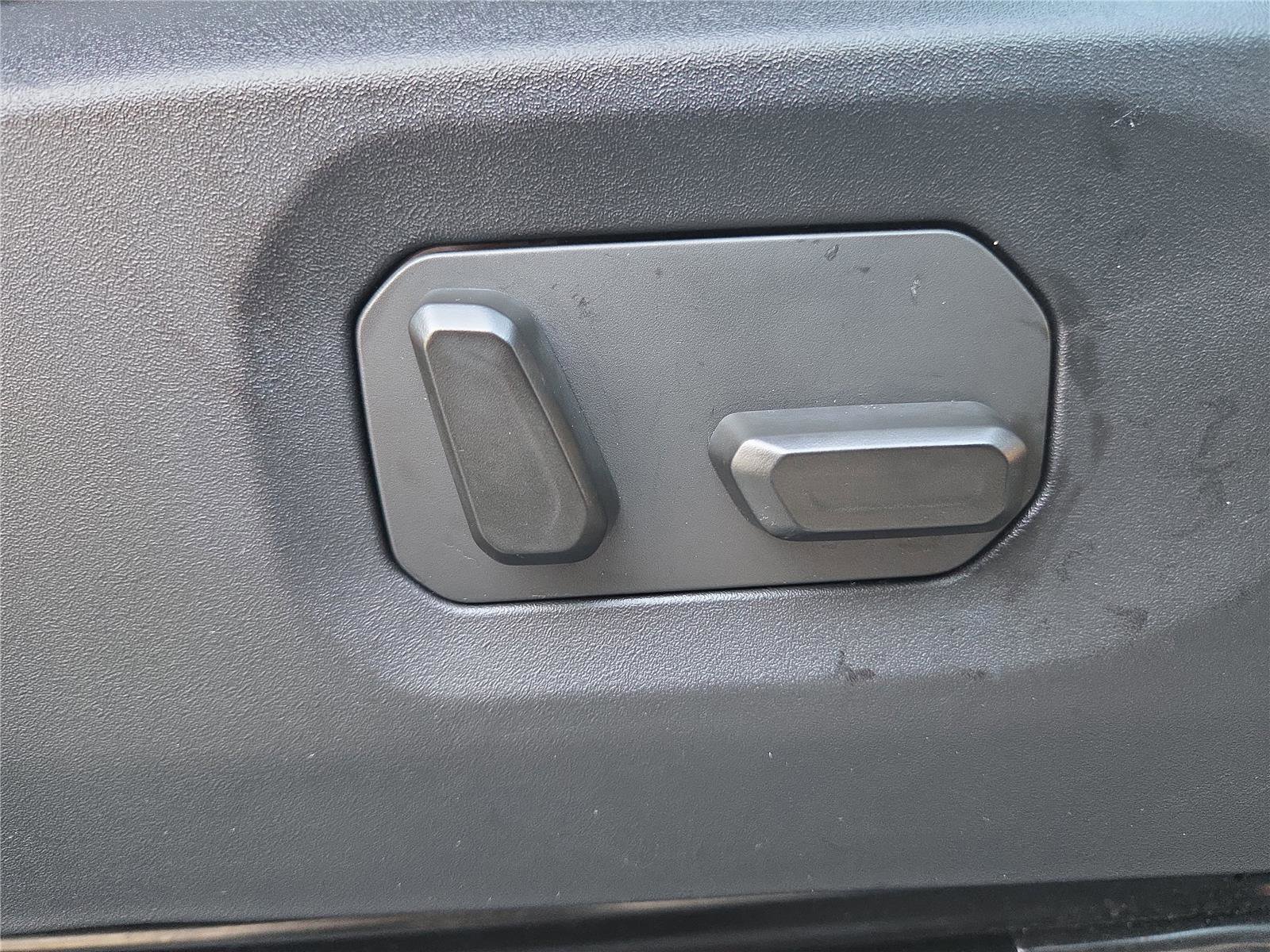 Used 2024 Jeep Wrangler Sahara w/ Technology Group image 31