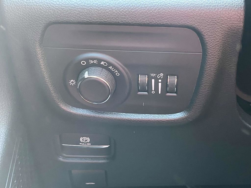 Certified 2025 Jeep Grand Cherokee L Altitude image 31