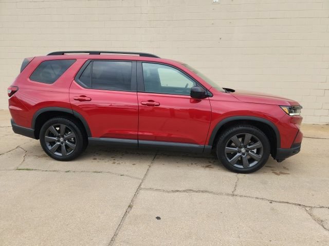Used 2025 Honda Pilot Sport image 5