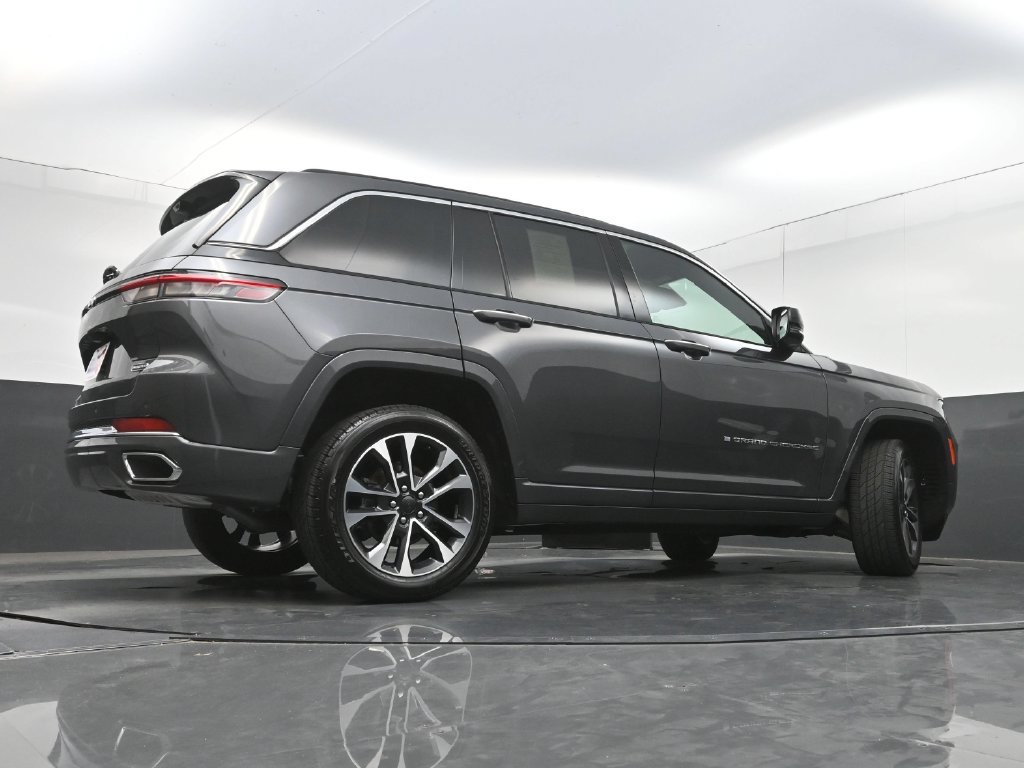 Used 2022 Jeep Grand Cherokee Overland w/ Luxury Tech Group IV RWD image 37