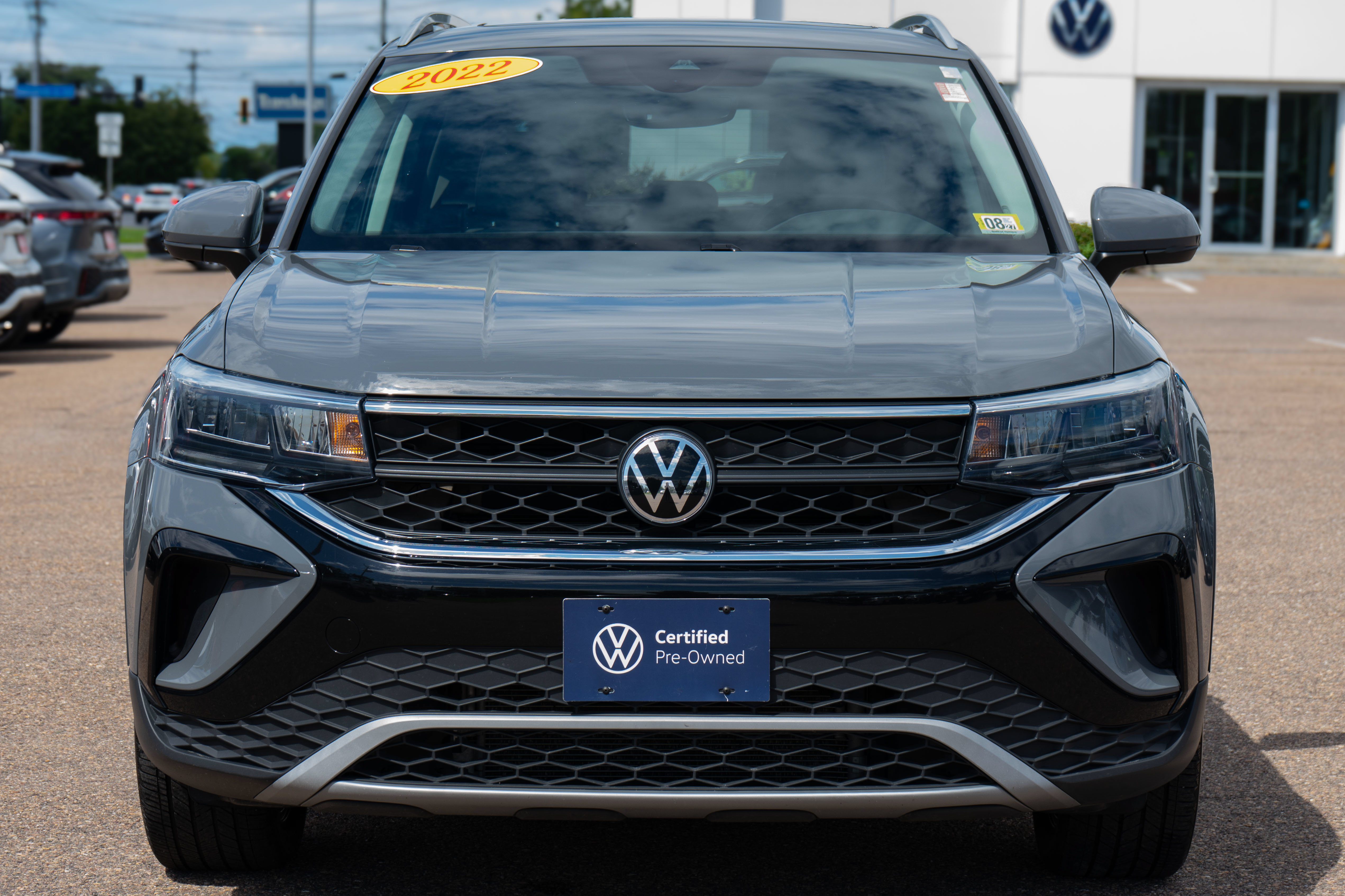 Certified 2022 Volkswagen Taos SE w/ Panoramic Sunroof Package AWD/4WD image 9