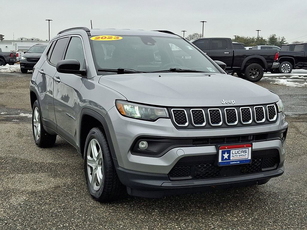 Used 2023 Jeep Compass Latitude w/ Convenience Group image 2
