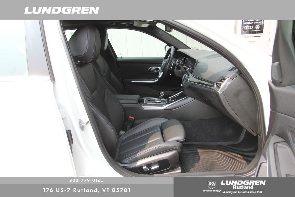 Used 2022 BMW 330i xDrive Sedan w/ Premium Package image 9
