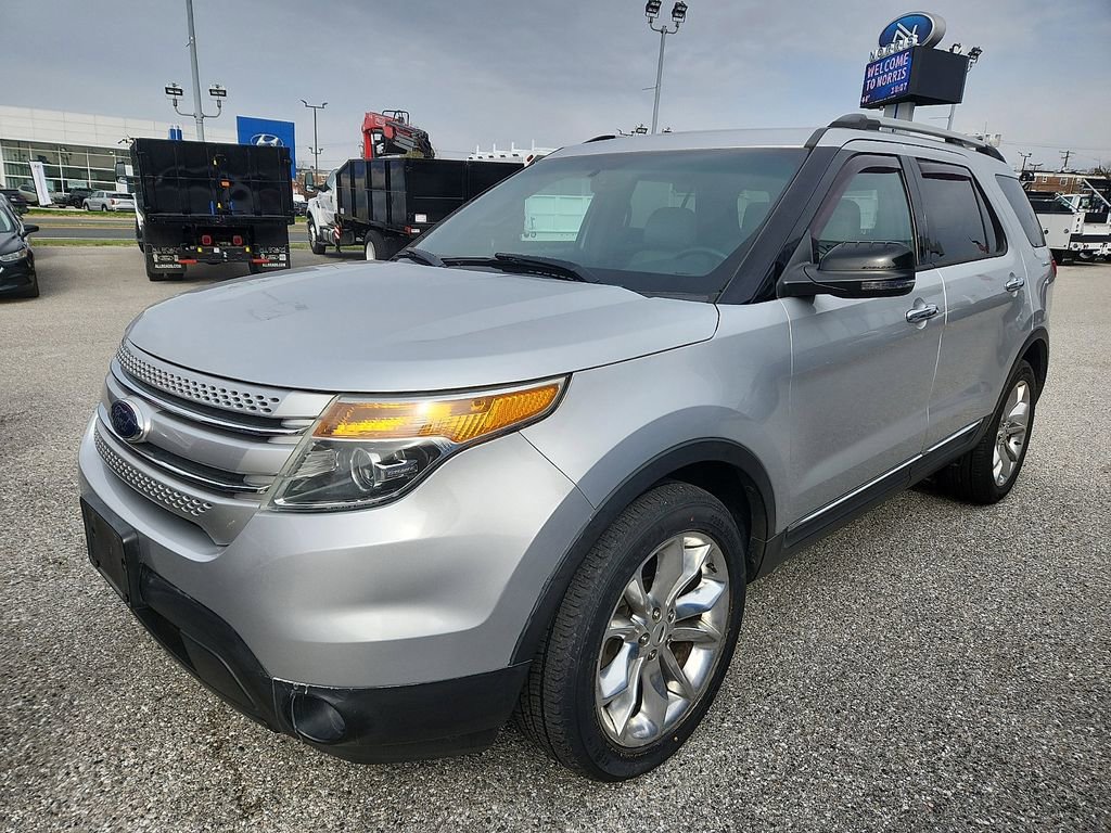 Used 2013 Ford Explorer XLT image 2