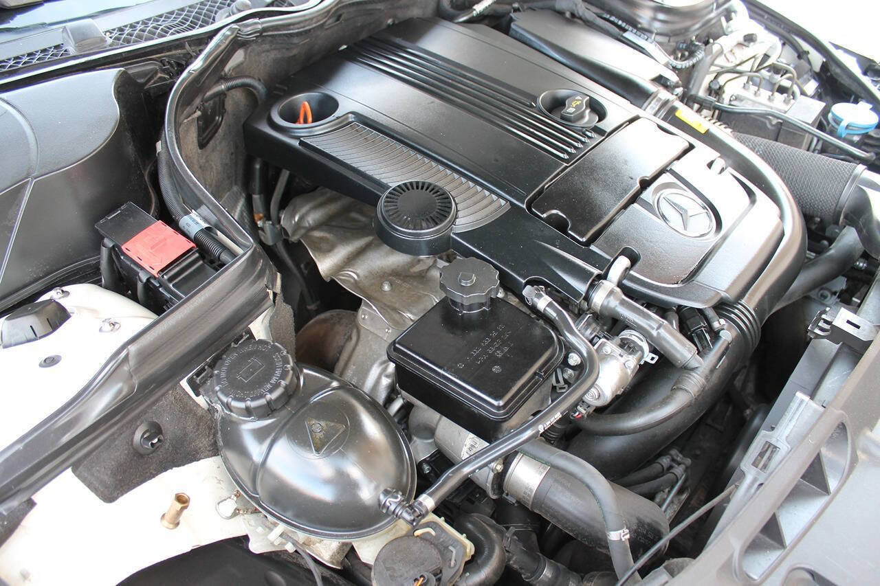 Used 2012 Mercedes-Benz C 250 Sedan image 15