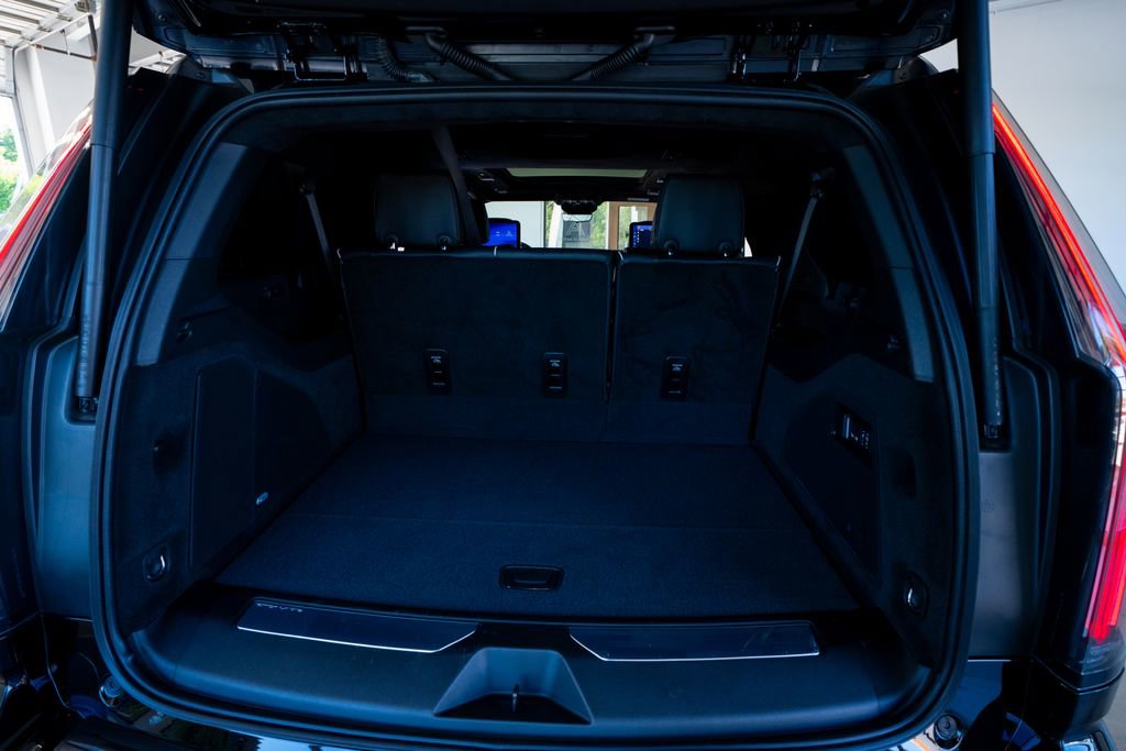 Used 2026 Cadillac Escalade ESV Platinum Sport w/ LPO, ONYX Package image 53