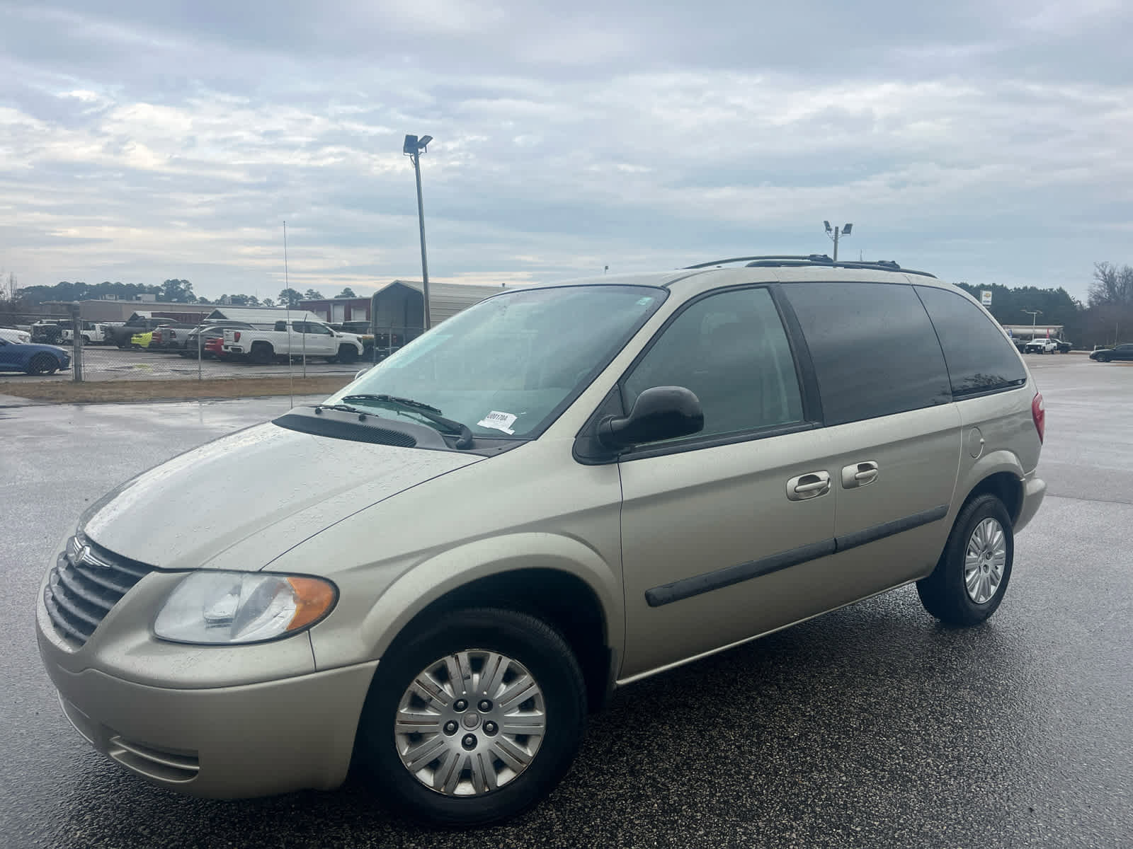 Used 2007 Chrysler Town & Country w/ Popular Equipment Group I image 3