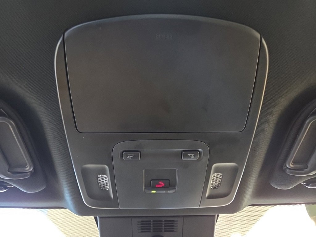 Used 2025 Toyota Camry SE image 28