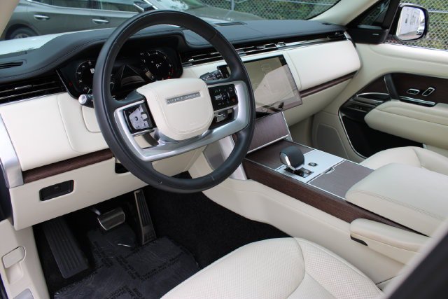 Used 2024 Land Rover Range Rover Long Wheelbase SE AWD/4WD image 9