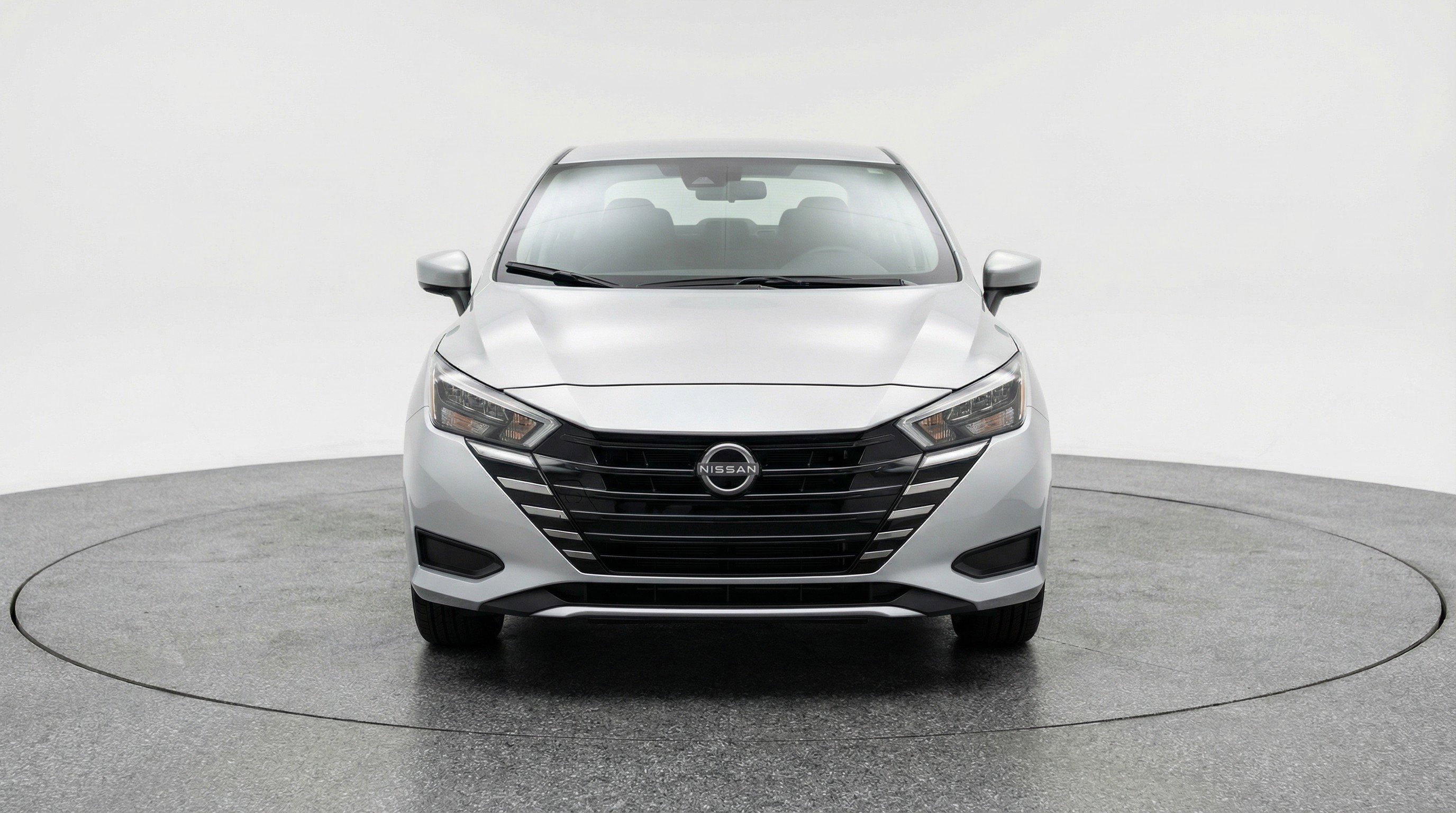 Used 2025 Nissan Versa SV image 2