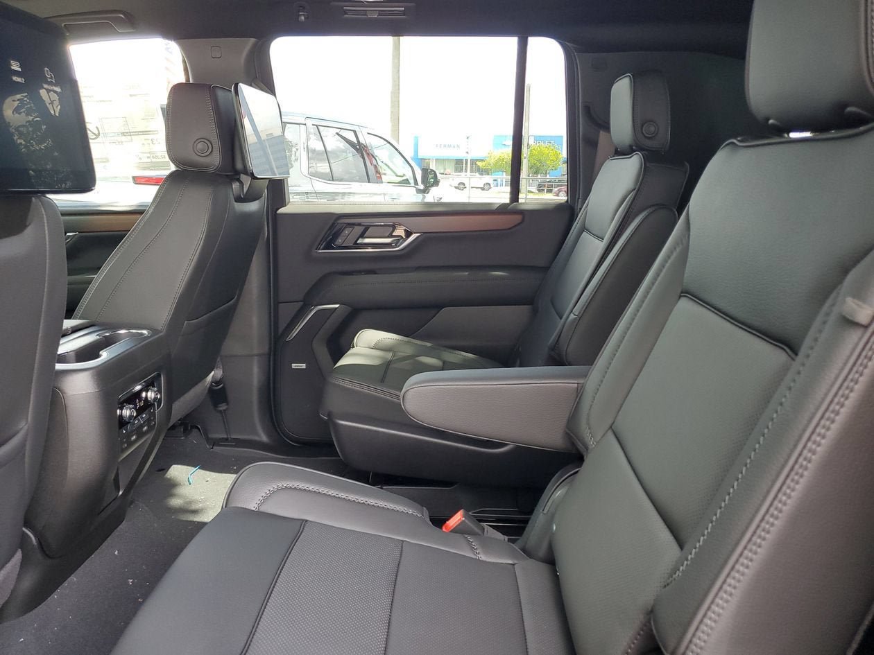 New 2026 GMC Yukon XL Denali w/ Denali Reserve Package RWD image 11