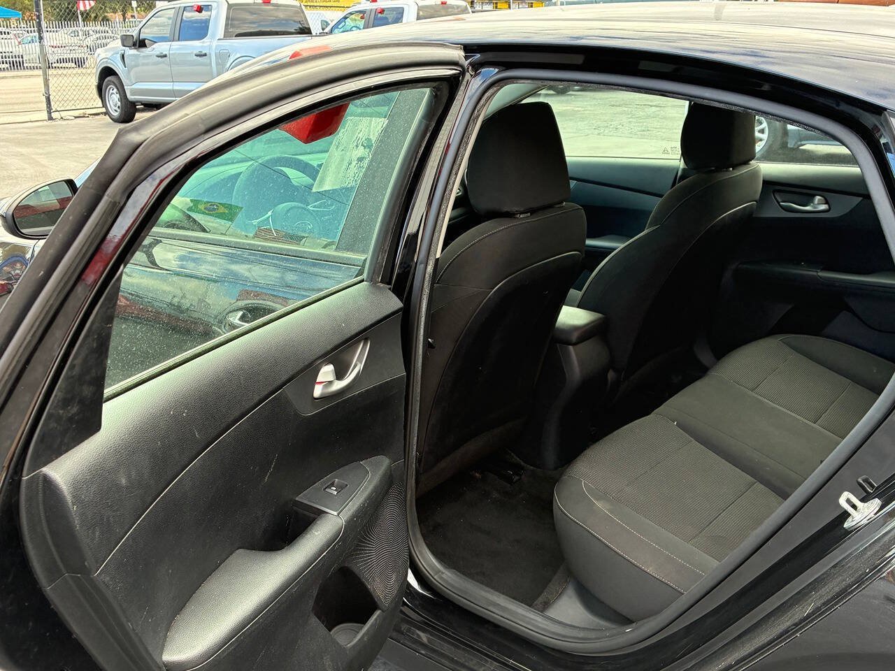 Used 2019 Kia Forte LXS FWD image 2