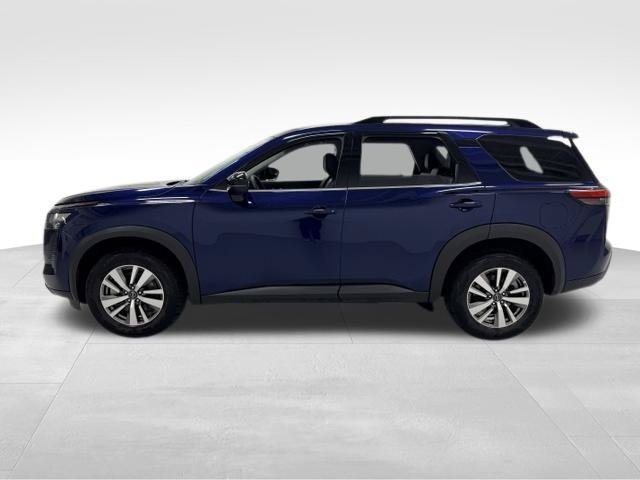 Used 2026 Nissan Pathfinder SL AWD/4WD image 2