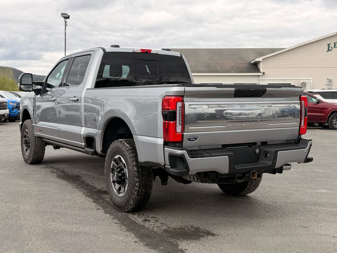 Used 2023 Ford F350 Platinum w/ Tremor Off-Road Package AWD/4WD image 7