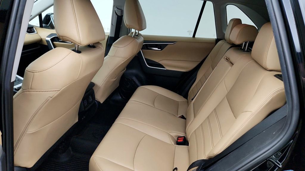 Used 2020 Toyota RAV4 XLE Premium image 21