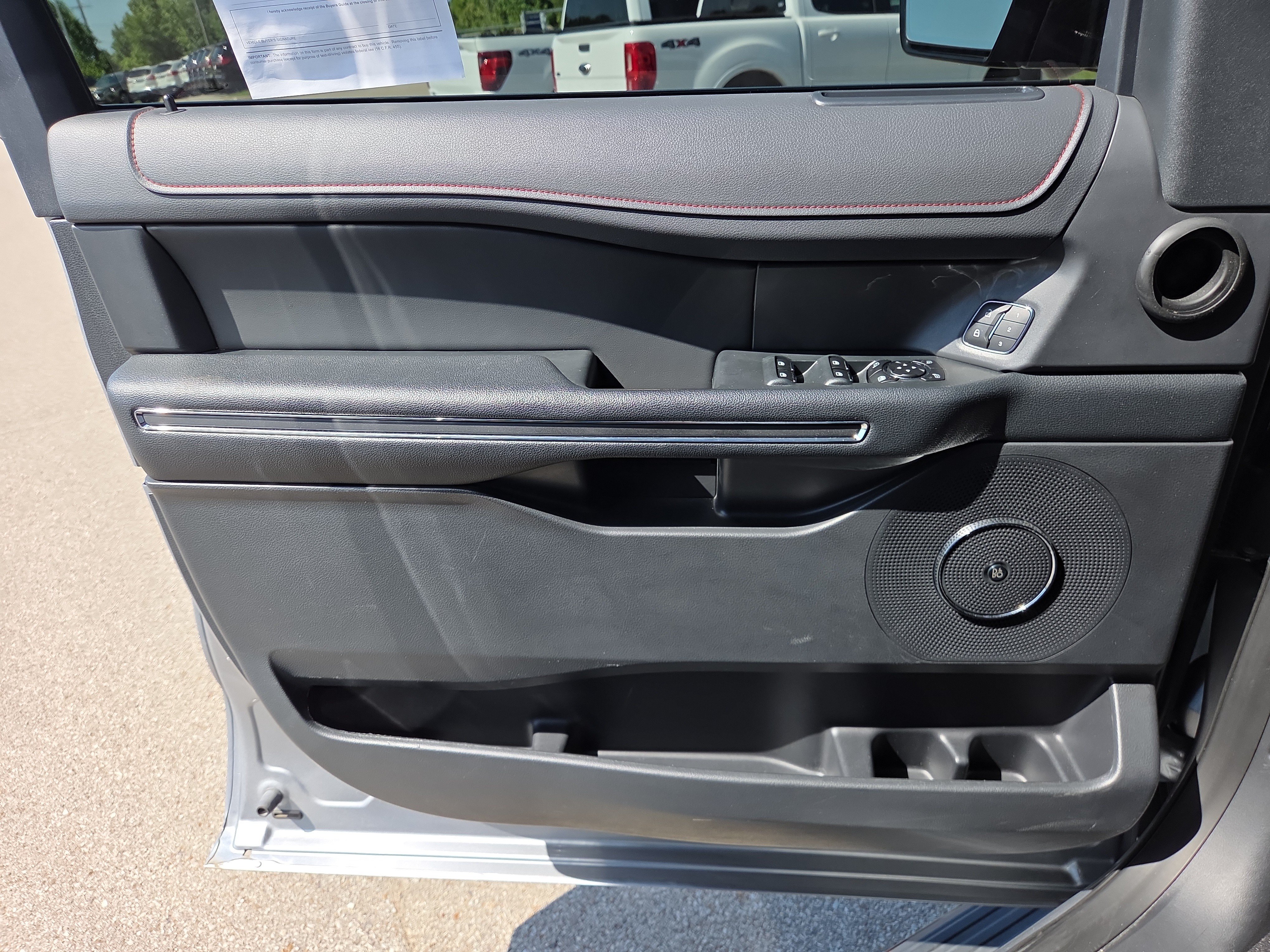 Used 2024 Ford Expedition Limited AWD/4WD image 19