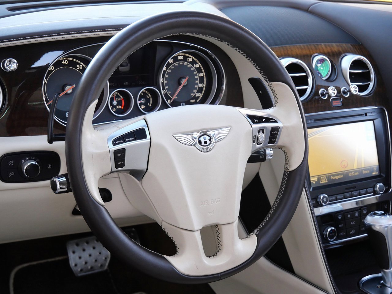 Used 2015 Bentley Flying Spur V8 image 14