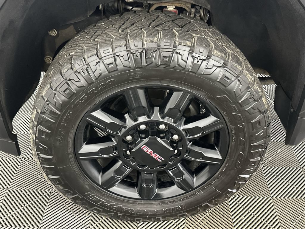Used 2025 GMC Sierra 3500 AT4 w/ AT4 Preferred Package AWD/4WD image 35