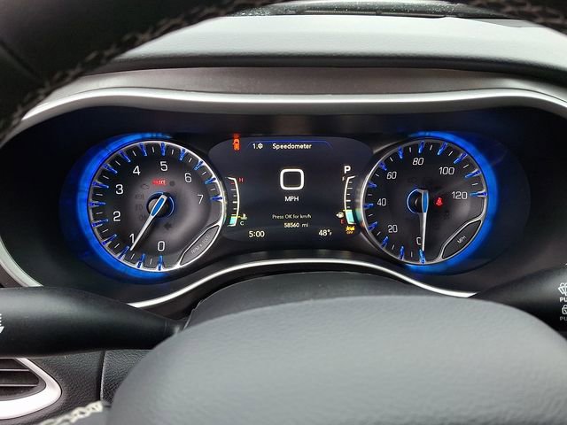 Used 2024 Chrysler Pacifica Touring-L image 17
