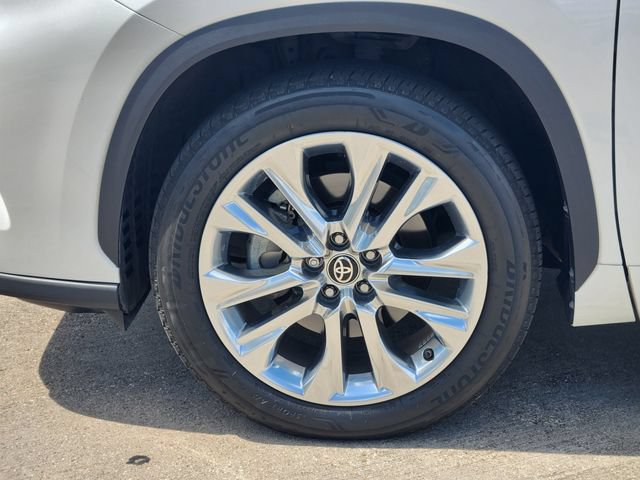 Certified 2025 Toyota Highlander Limited FWD image 10