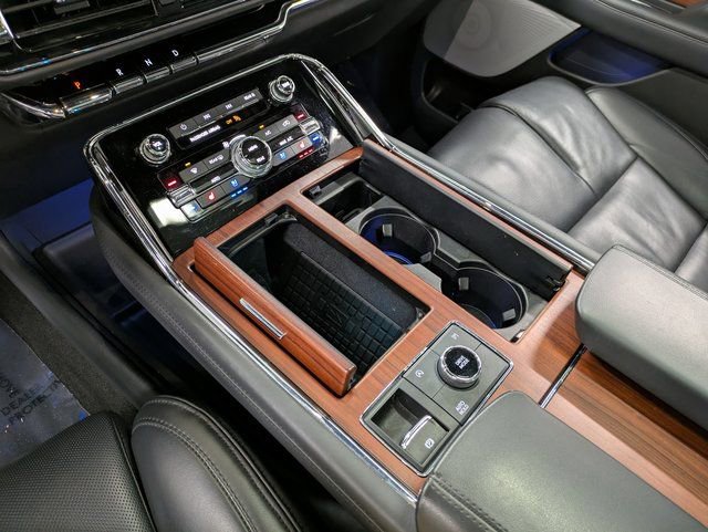 Used 2022 Lincoln Navigator Reserve image 13
