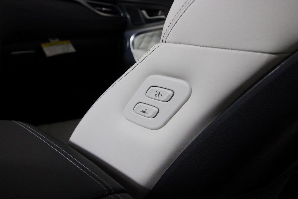 Used 2025 Genesis G70 3.3T Advanced w/ Sport Prestige Package image 42