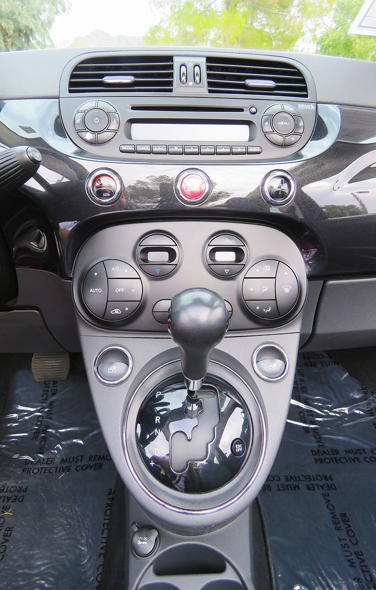 Used 2013 FIAT 500 Lounge FWD image 21