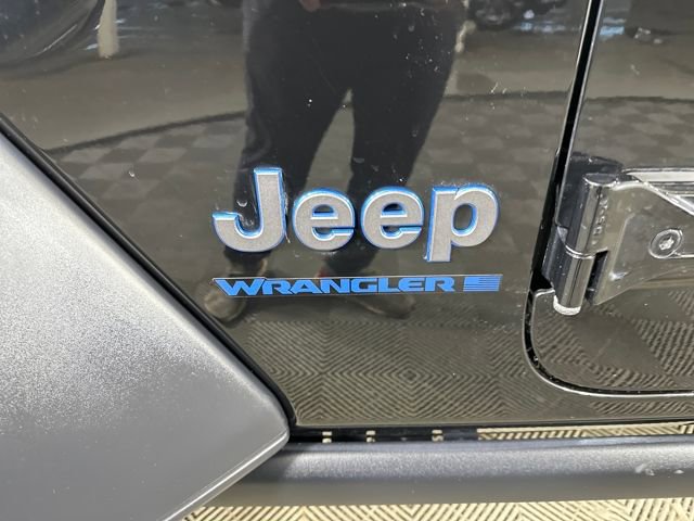 Used 2023 Jeep Wrangler Unlimited w/ Cold Weather Group image 10