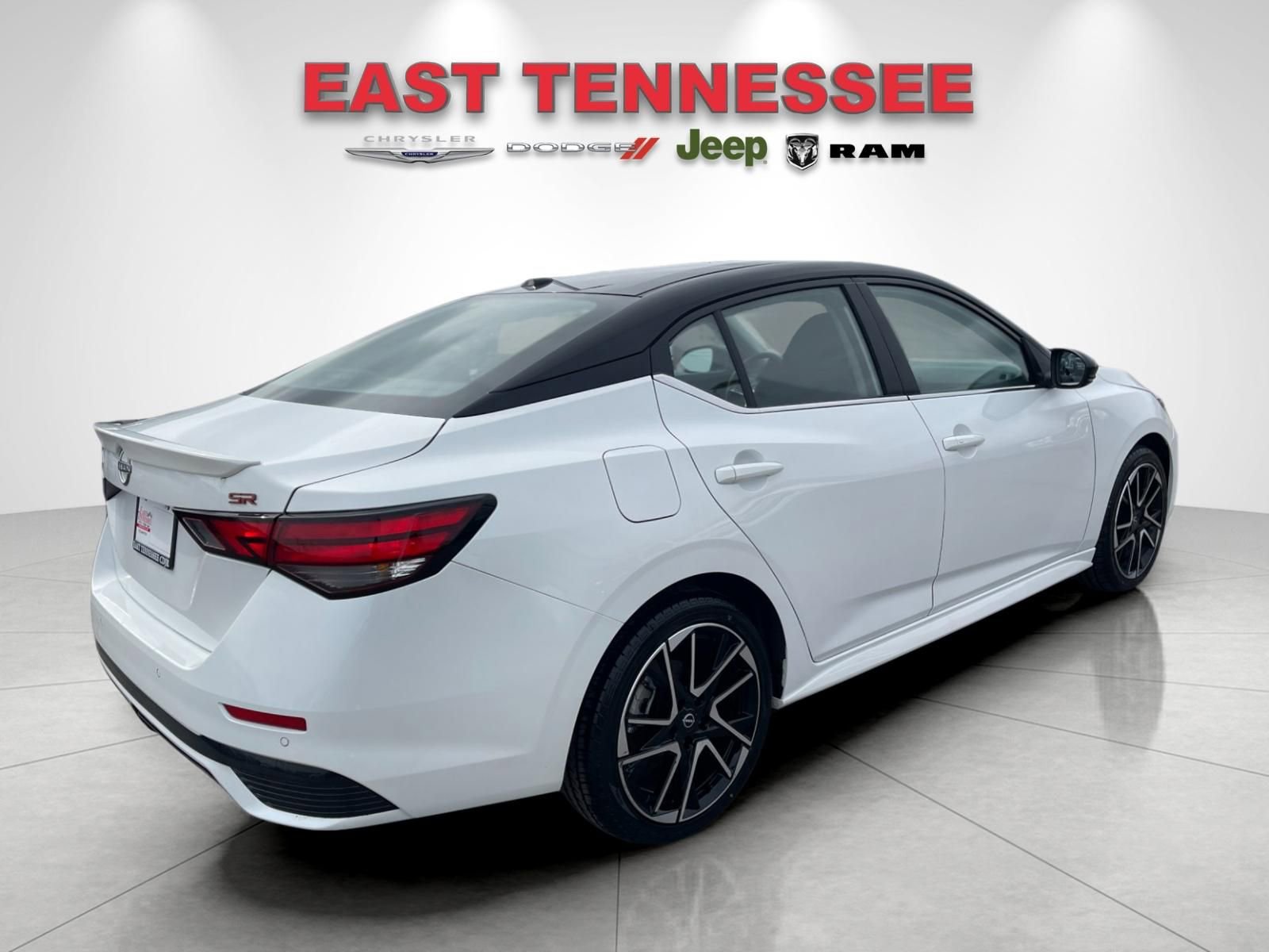 Used 2025 Nissan Sentra SR image 3