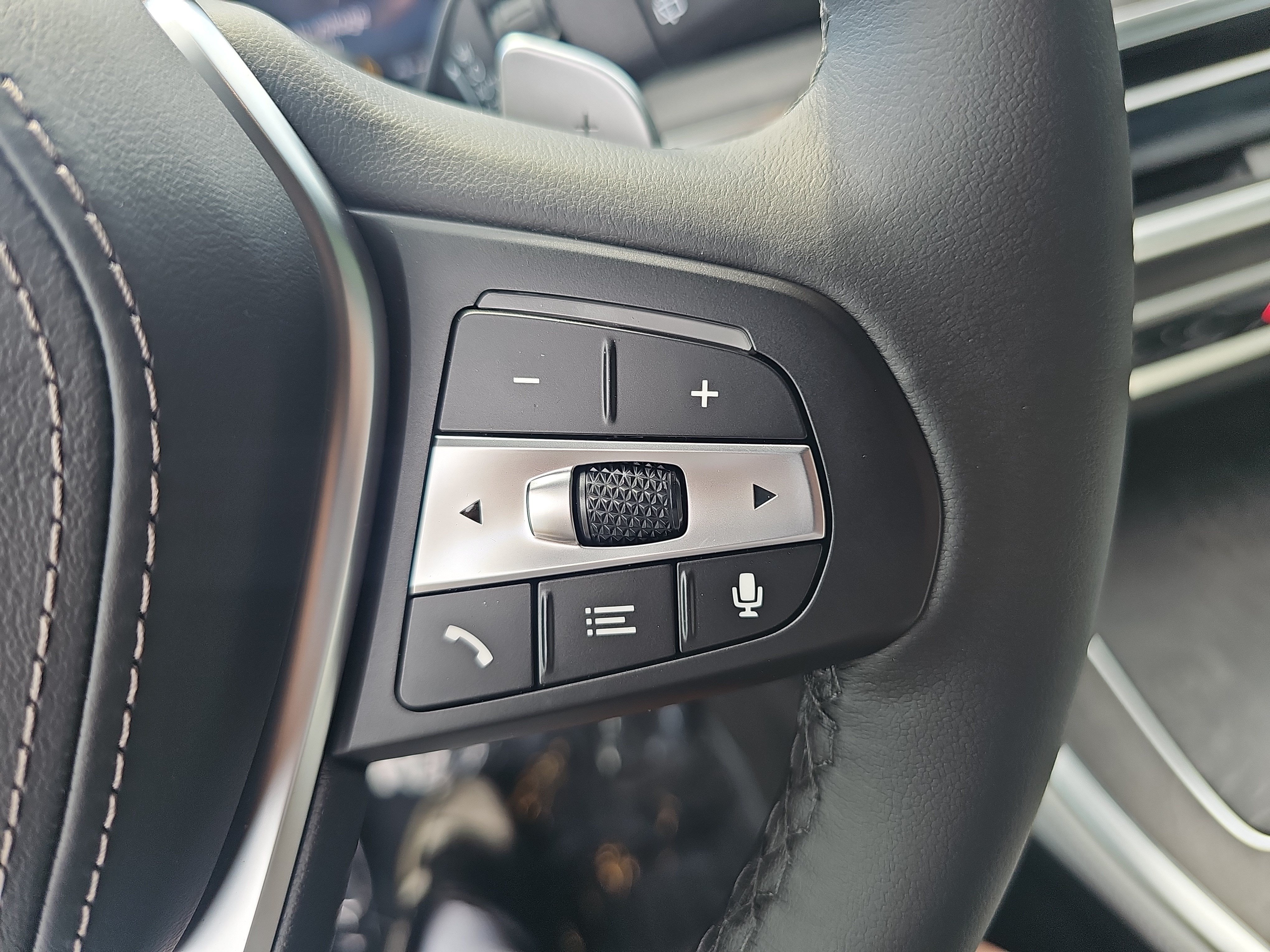 New 2026 BMW X5 xDrive50e AWD/4WD image 18
