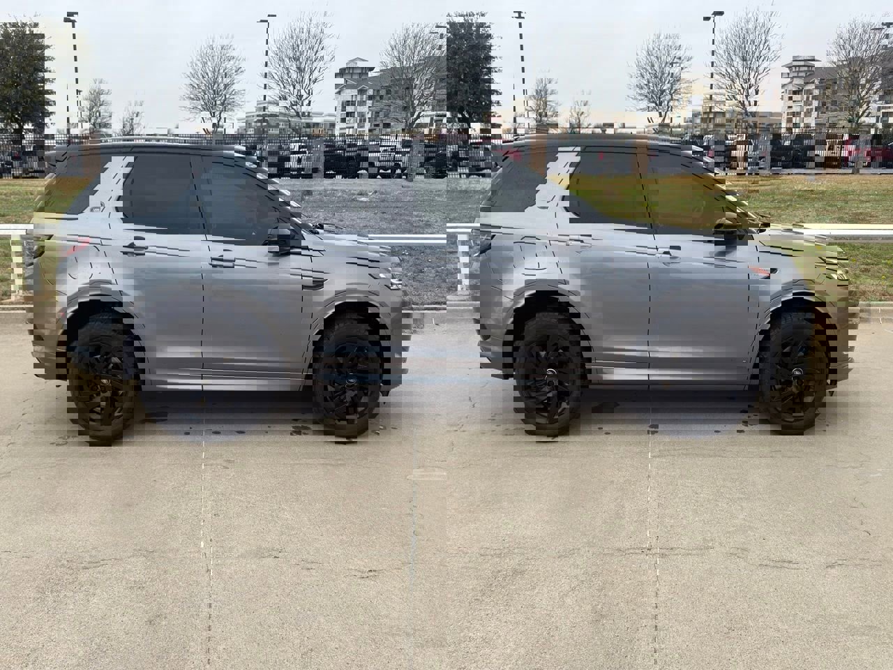 Used 2020 Land Rover Discovery Sport S R-Dynamic image 3