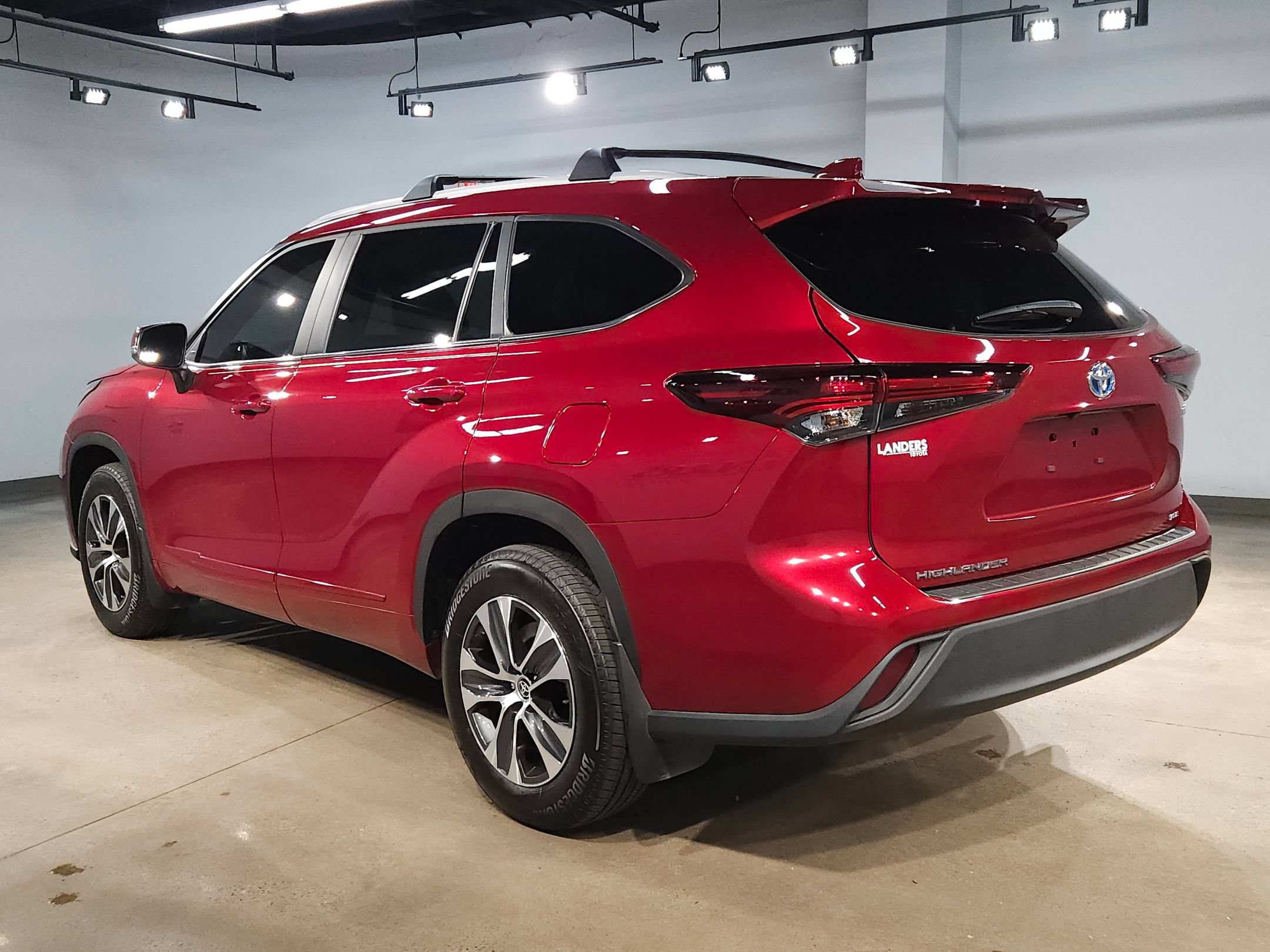 Certified 2024 Toyota Highlander XLE FWD image 5