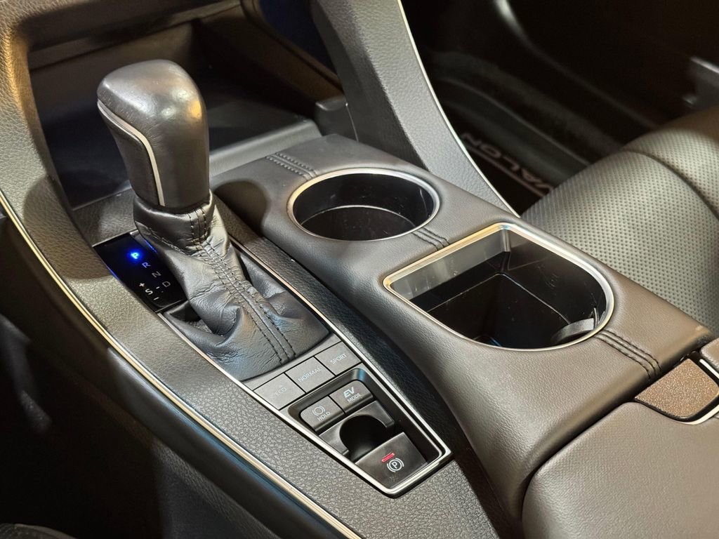 Used 2021 Toyota Avalon XSE image 14