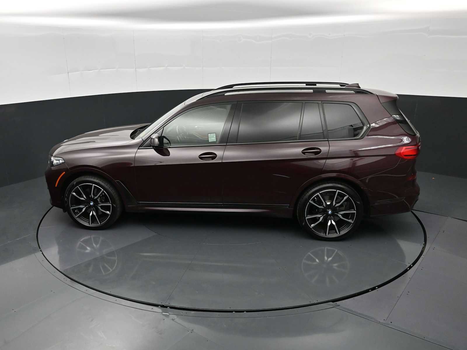 Used 2021 BMW X7 xDrive40i w/ M Sport Package AWD/4WD image 25