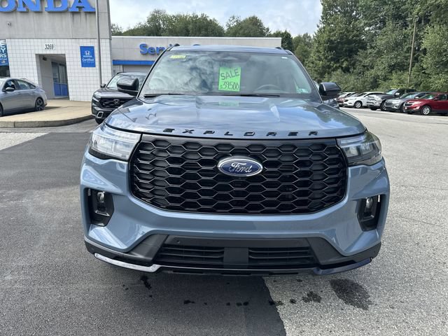 Used 2025 Ford Explorer ST-Line AWD/4WD image 11