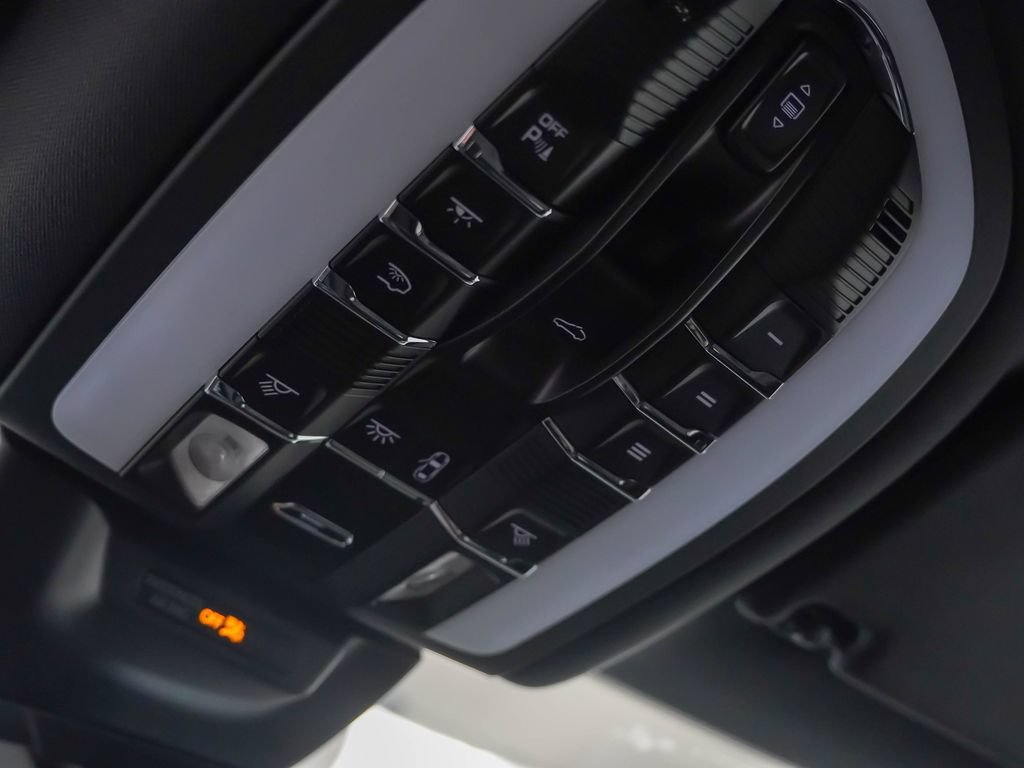 Certified 2026 Porsche Macan AWD/4WD image 20