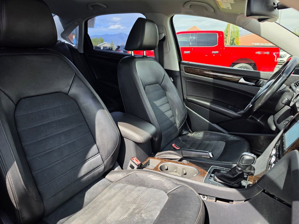 Used 2015 Volkswagen Passat TDI SEL Premium image 14