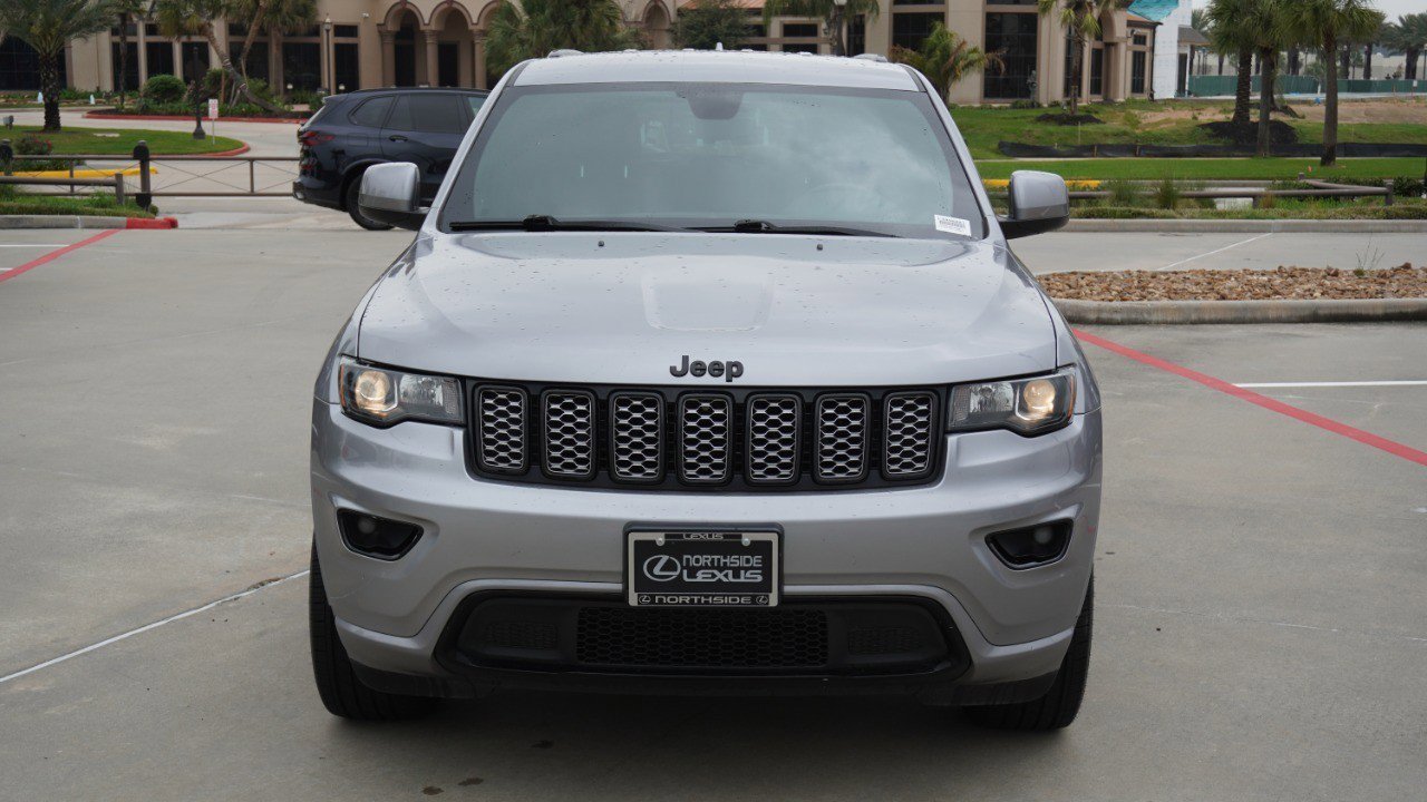 Used 2019 Jeep Grand Cherokee Altitude image 2