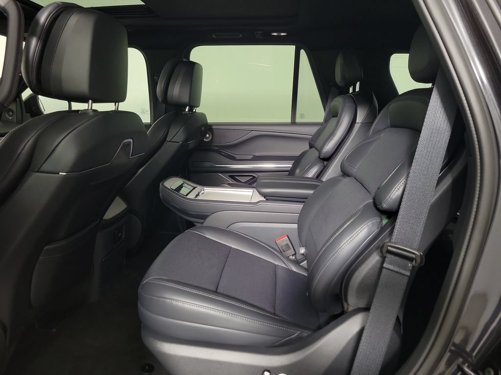 New 2025 Lincoln Navigator Reserve w/ Jet Appearance Package AWD/4WD image 13