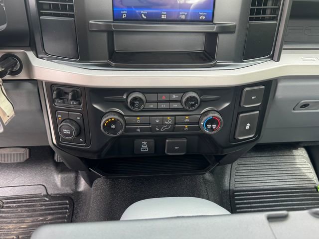 New 2025 Ford F550 4x4 Regular Cab Super Duty image 21